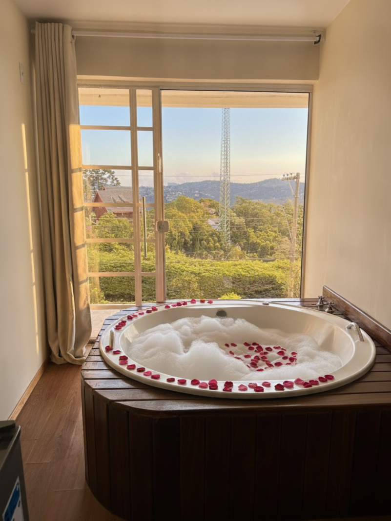 Hidromassagem com vista para a serra